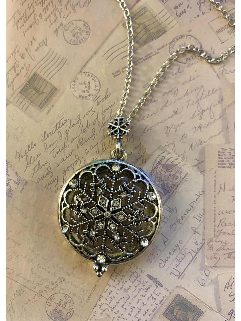 Real Magnifying Glass Rhinestone Snowflake Functional Centerpiece Necklace! - Picture 2 of 3